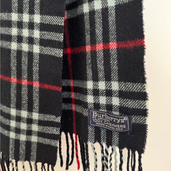 BURBERRY’s NAVY SCARF 100% CASHMERE - Picture 5 of 6